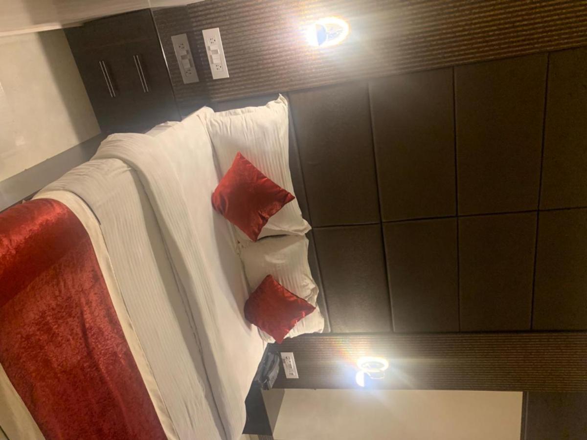 Hotel Mmk Κανπούρ Εξωτερικό φωτογραφία
