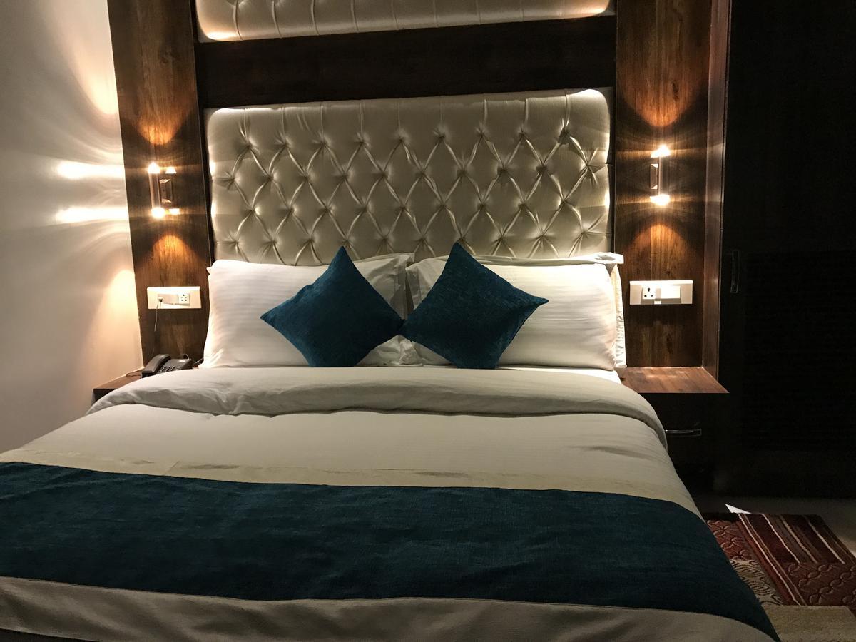 Hotel Mmk Κανπούρ Εξωτερικό φωτογραφία