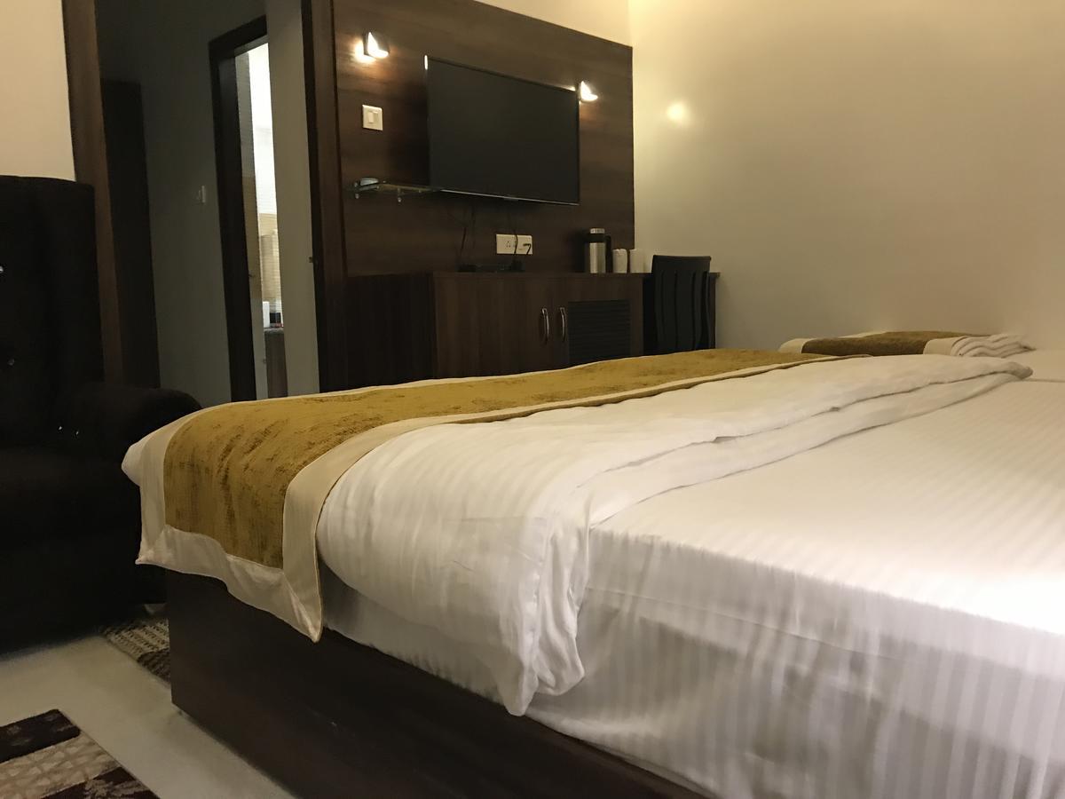 Hotel Mmk Κανπούρ Εξωτερικό φωτογραφία