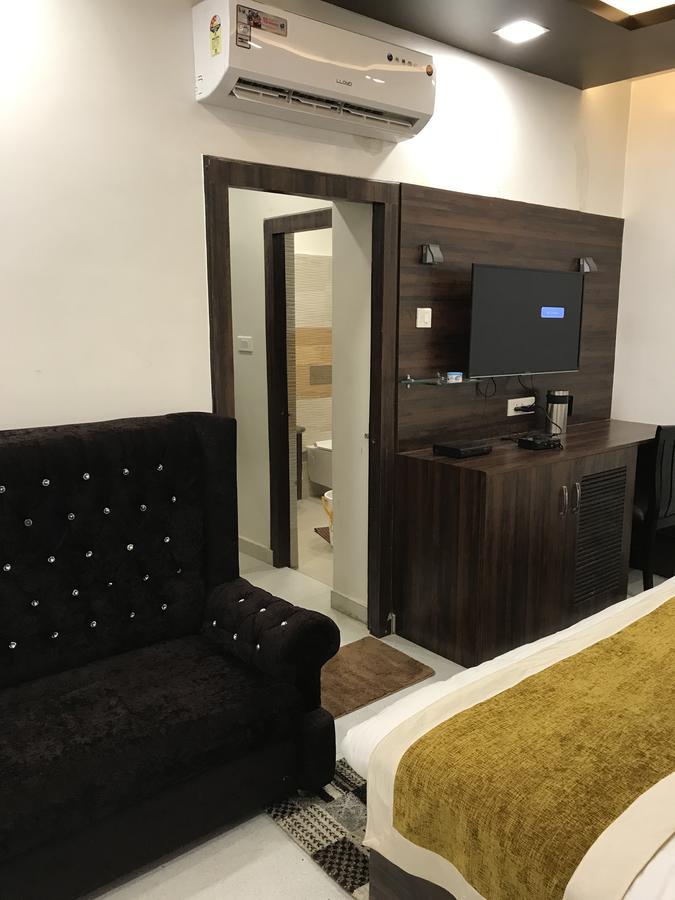 Hotel Mmk Κανπούρ Εξωτερικό φωτογραφία