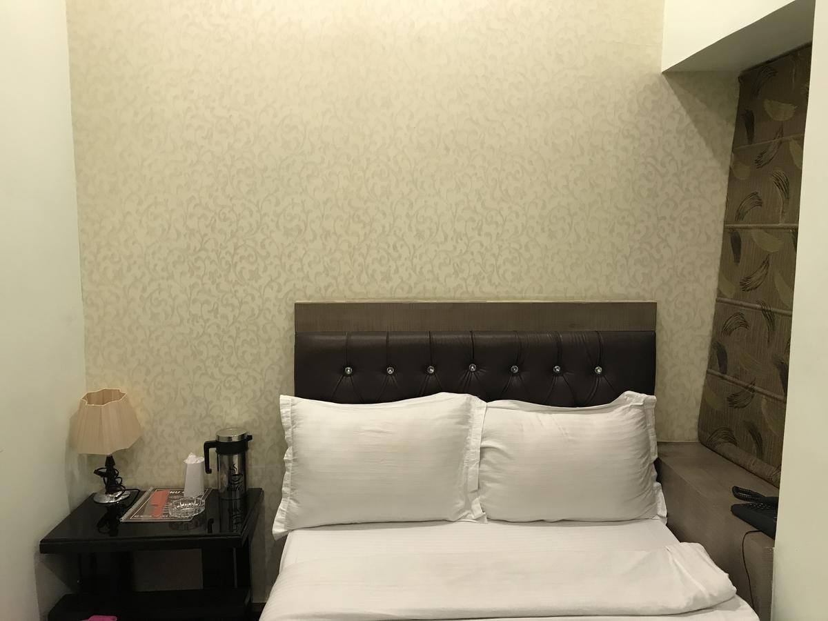 Hotel Mmk Κανπούρ Εξωτερικό φωτογραφία