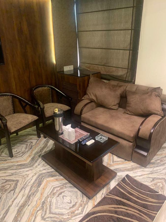 Hotel Mmk Κανπούρ Εξωτερικό φωτογραφία