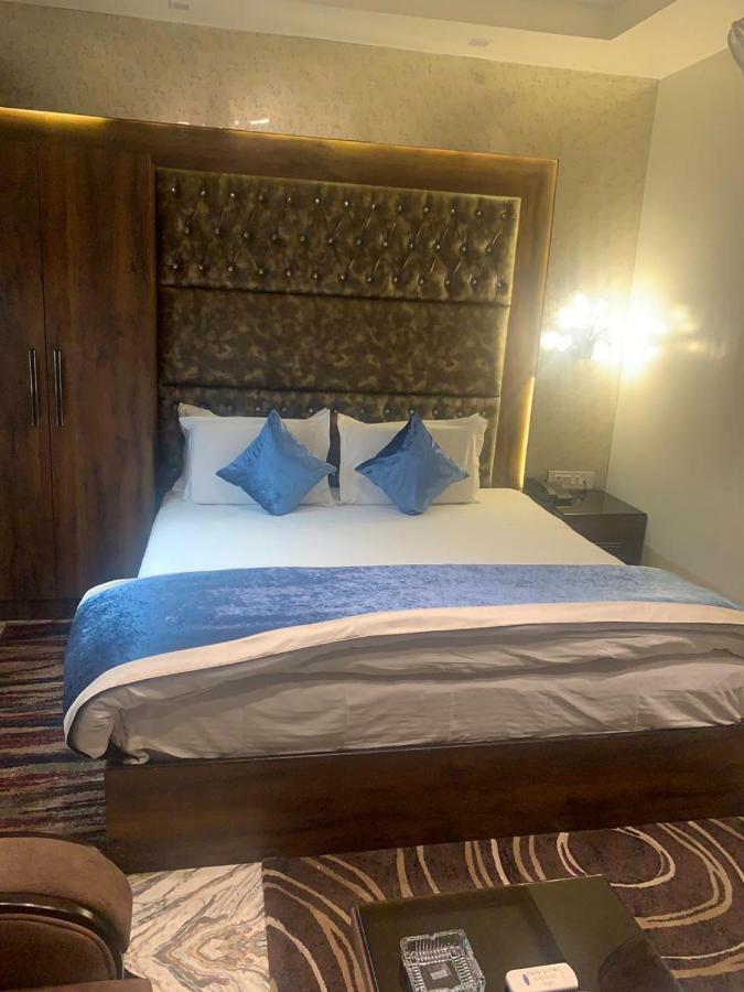 Hotel Mmk Κανπούρ Εξωτερικό φωτογραφία