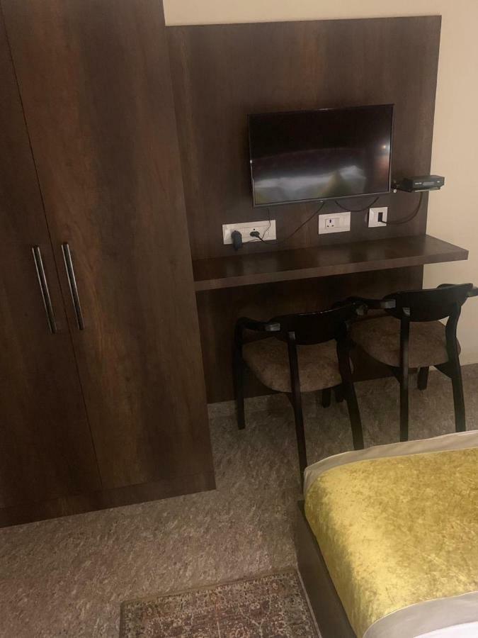 Hotel Mmk Κανπούρ Εξωτερικό φωτογραφία