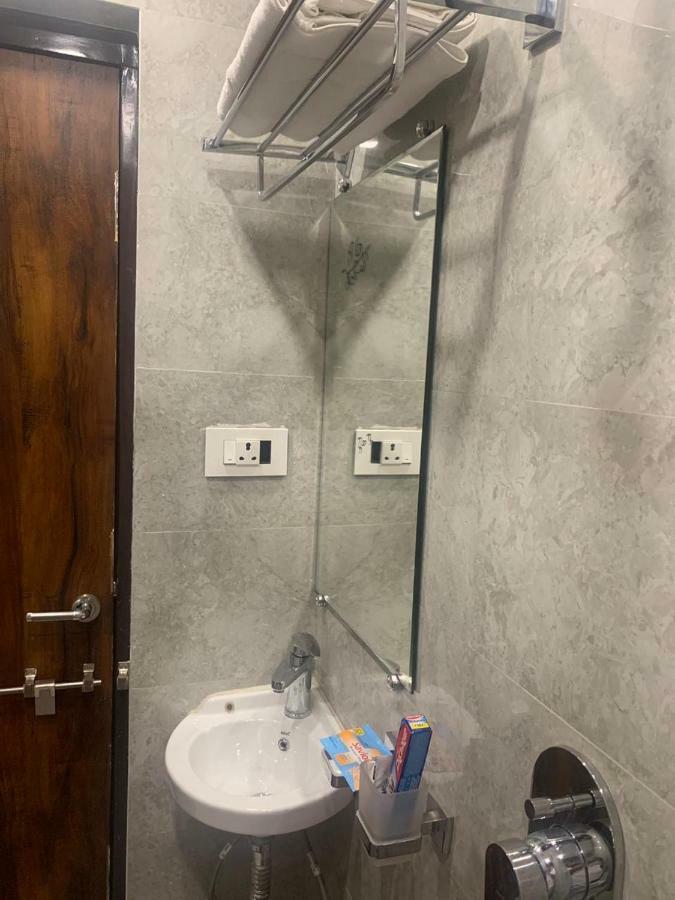 Hotel Mmk Κανπούρ Εξωτερικό φωτογραφία