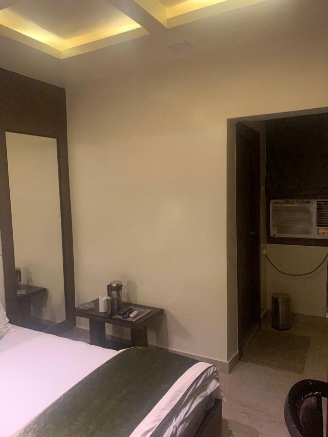 Hotel Mmk Κανπούρ Εξωτερικό φωτογραφία